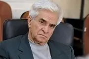 یدالله صمدی در کنار دختر و نوه‌اش/ عکس