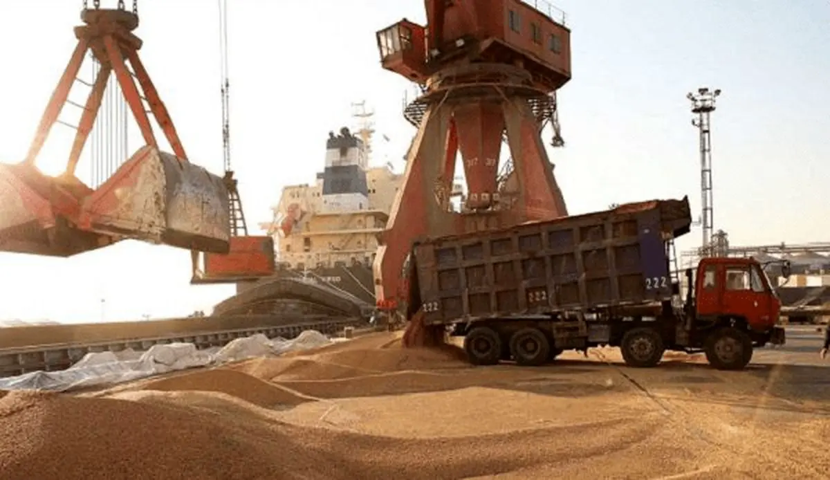 واردات ده‌ها کشتی کالای اساسی در ایام جنگ