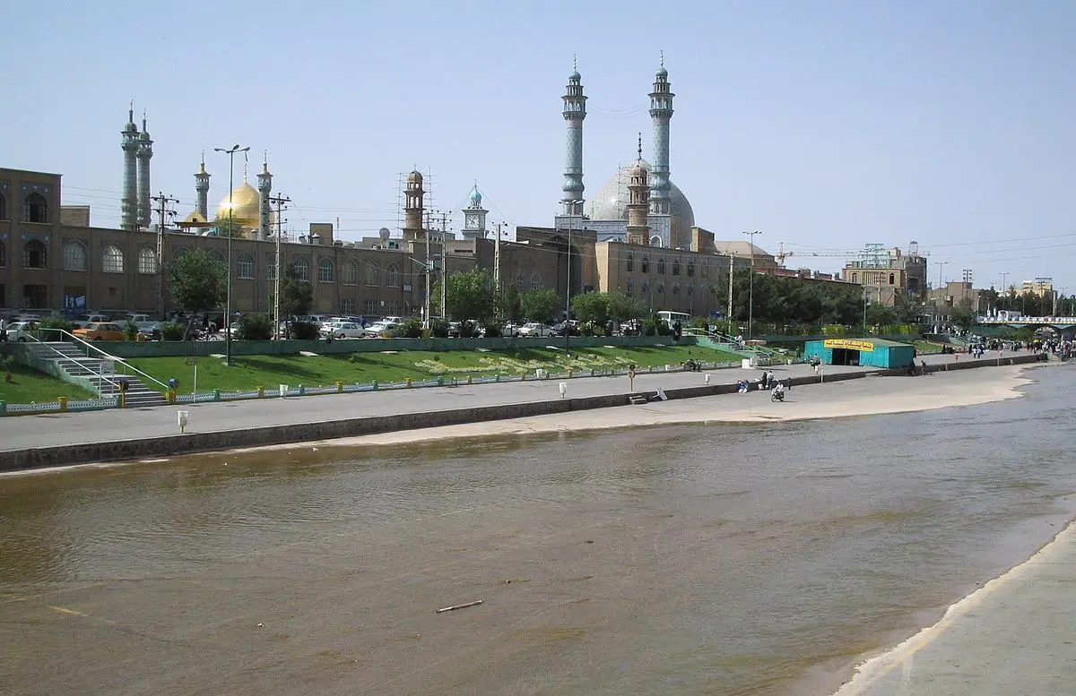 افراد از اسکان در حاشیه رودخانه ها و مسیل ها اجتناب کنند
