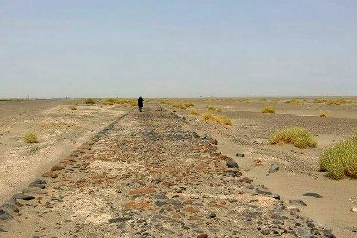 جاده کهن سنگفرش در کویر نمایان شد