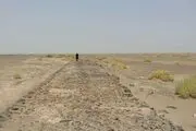 جاده کهن سنگ‌فرش در کویر نمایان شد