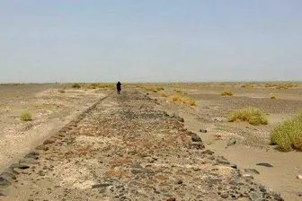 جاده کهن سنگ‌فرش در کویر نمایان شد