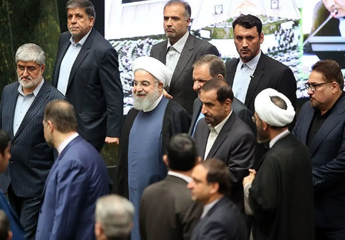 کنایه روحانی به لاریجانی"شما که اصلا کمیسیون نمیروید"