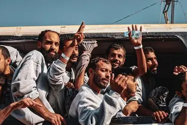 استقبال از اسرای آزاد شده فلسطینی از دریچه دوربین‌ها/گزارش تصویری