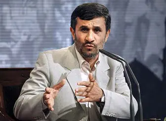 احمدی‌نژاد: پرچم ایران یگانه پرچم توحید است