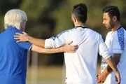 شفر با ستاره‌های خط میانی خود خصوصی صحبت کرد