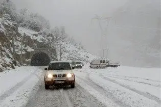 برف و کولاک در جاده های کردستان/ عکس