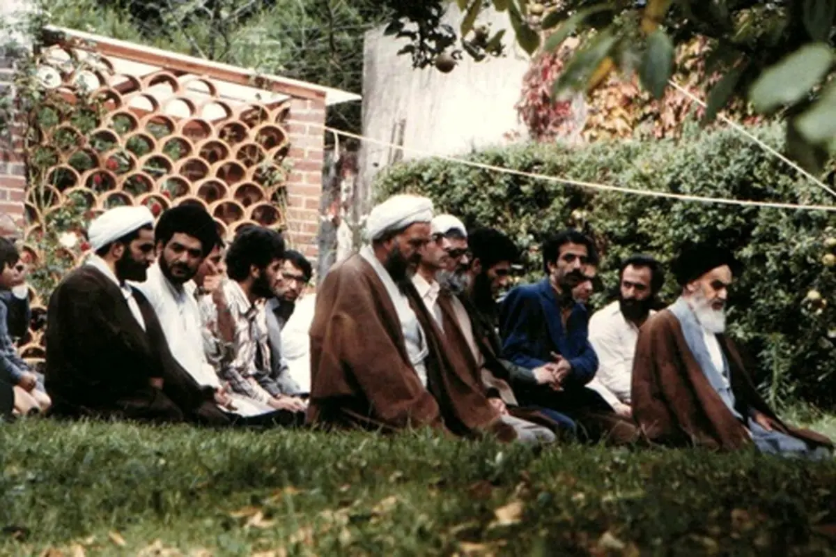 ماجرای تنظیم ساعت پلیس نوفل لوشاتو با نماز امام (ره) چه بود؟