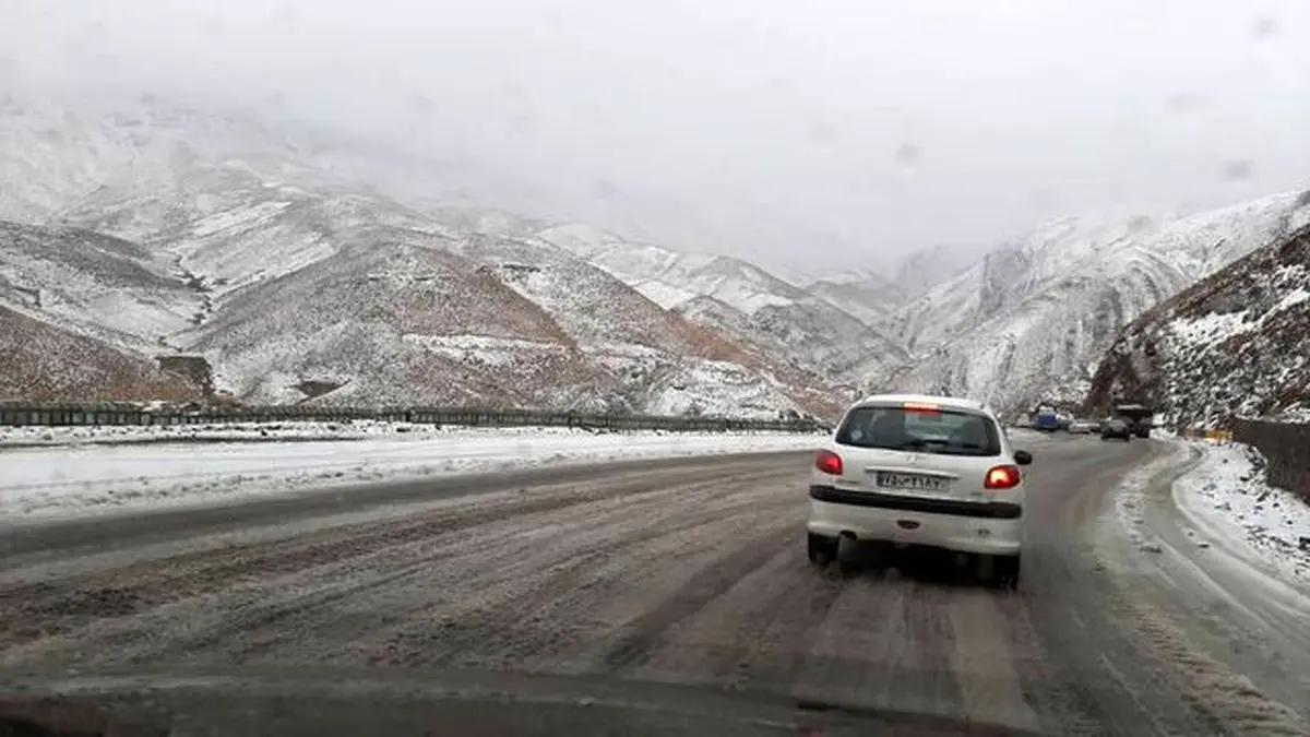 بارش برف و باران در محورهای 13 استان