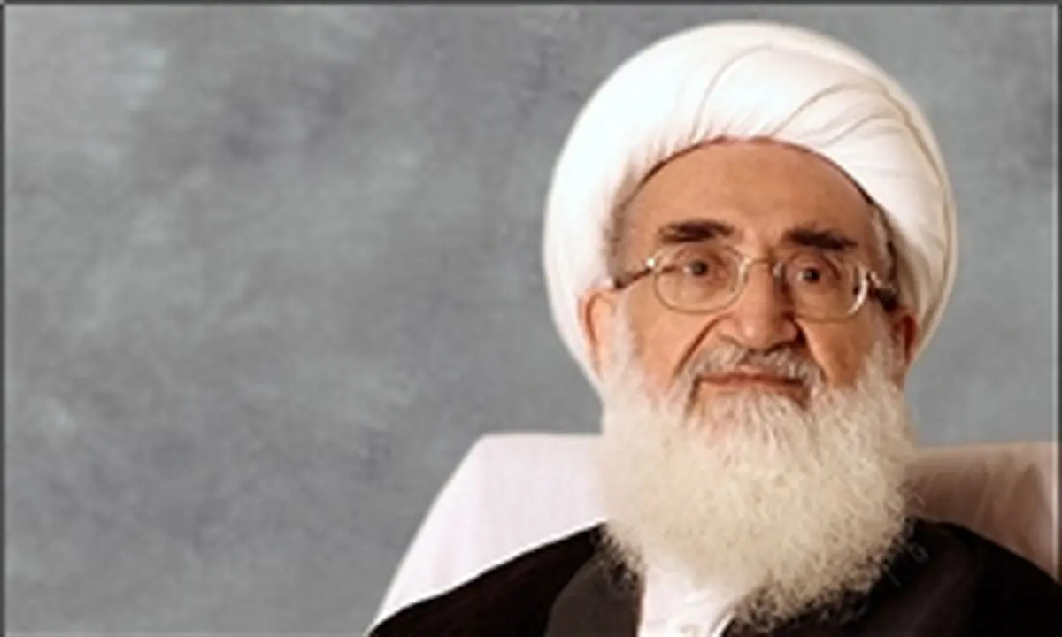 نوری همدانی: نفوذ مشکلات بسیاری برای مردم رقم میزند