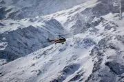  پرواز بالگرد هلال احمر بر فراز دامنه‌های دنا/ عکس