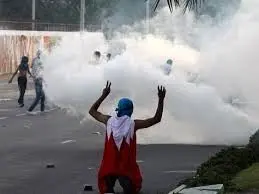 سرکوب تظاهرکنندگان بحرینی با گلوله