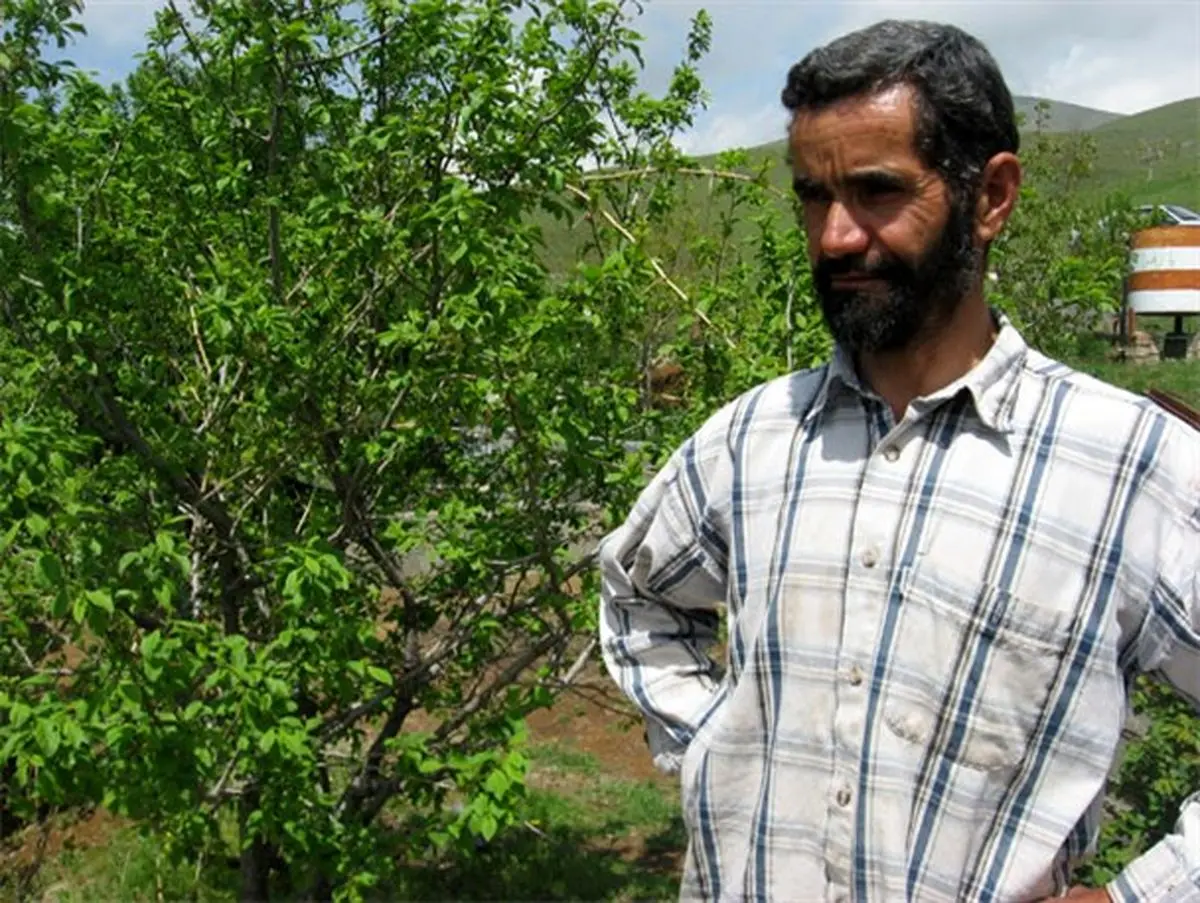 لبیک جانبازی به ندای رهبر با دستانی پینه بسته