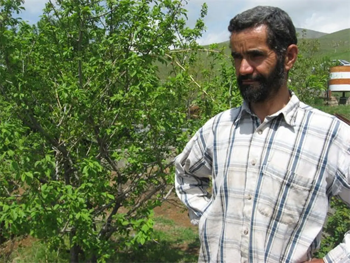 لبیک جانبازی به ندای رهبر با دستانی پینه بسته
