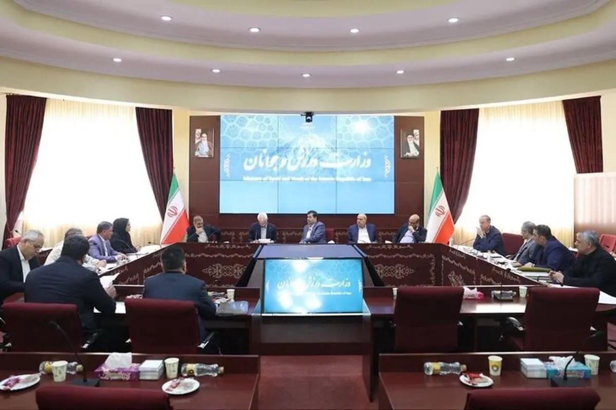 مربیان خارجی در صف بررسی؛ رزومه‌ها روی میز وزیر ورزش