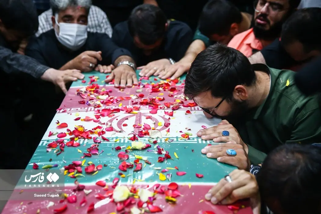 وداع با پیکر شهید مهدی اکبرپور روشن/گزارش تصویی