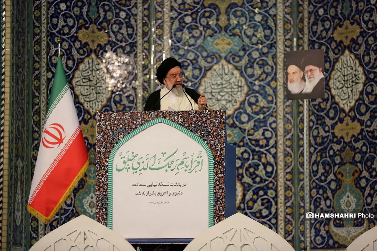 خاتمی: حتی به لبخند دشمن باید مشکوک بود