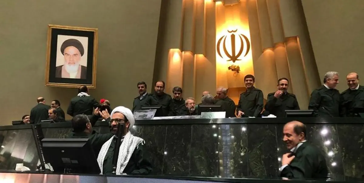 حضور جمعی از نمایندگان در جلسه علنی مجلس با لباس سپاه