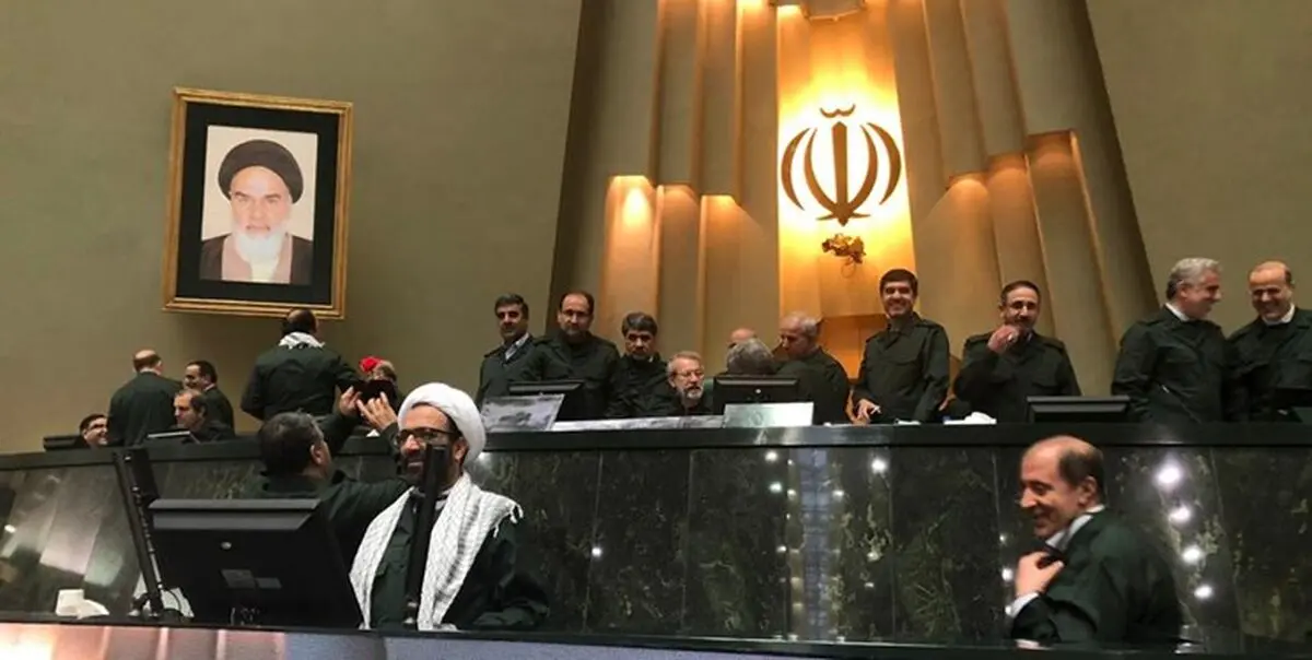 حضور جمعی از نمایندگان در جلسه علنی مجلس با لباس سپاه
