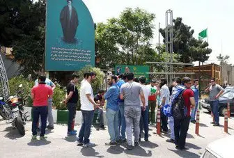 تجمع هواداران استقلال مقابل وزارت ورزش برای برکناری افتخاری