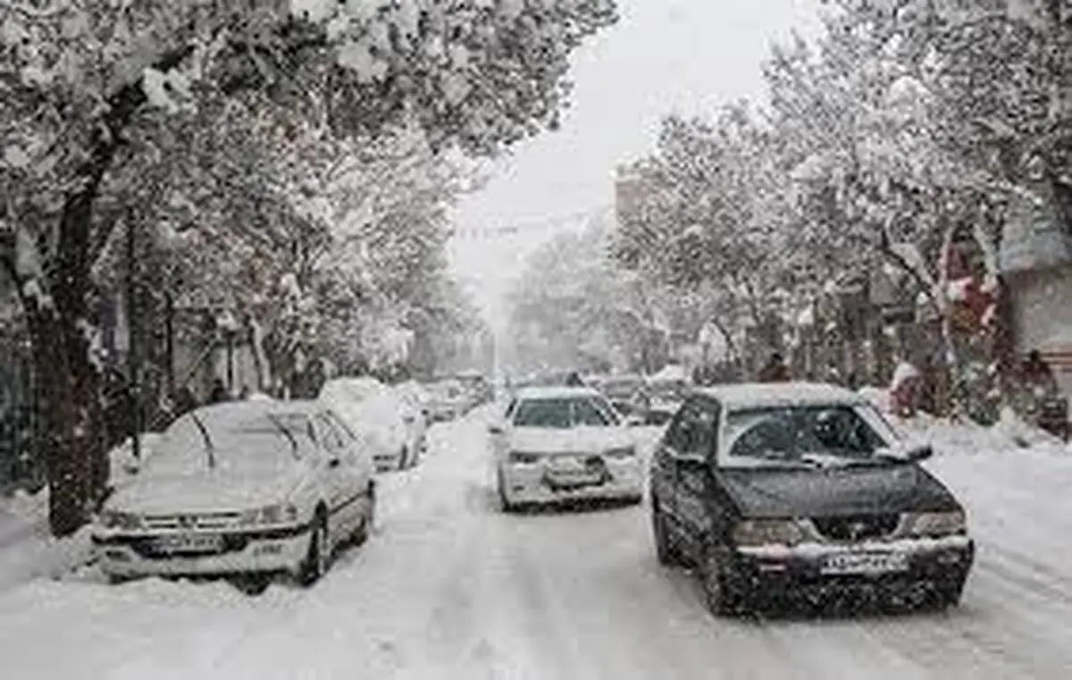 خیابان‌های زنجان پس از بارش برف سنگین‌ و تعطیلی مدارس
