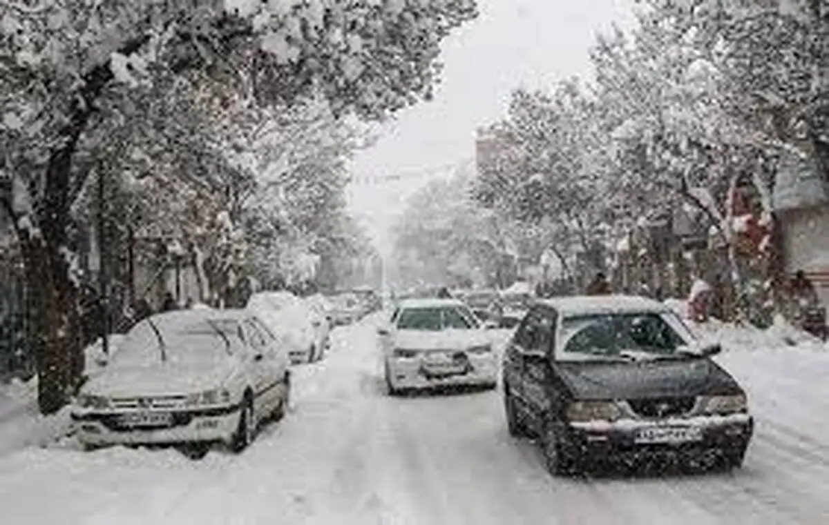 خیابان‌های زنجان پس از بارش برف سنگین‌ و تعطیلی مدارس