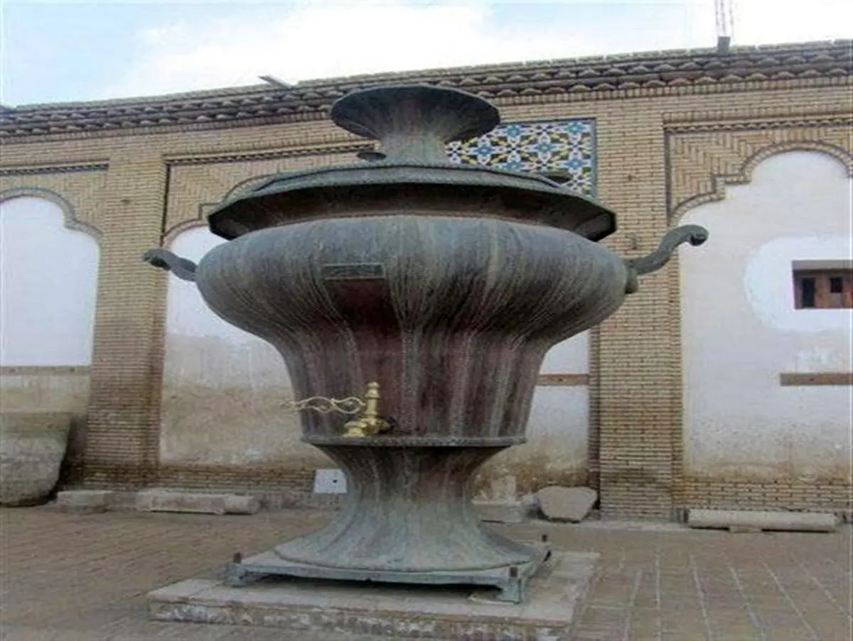 ساخت یکی از بزرگترین سماورهای سنگی جهان در چناران
