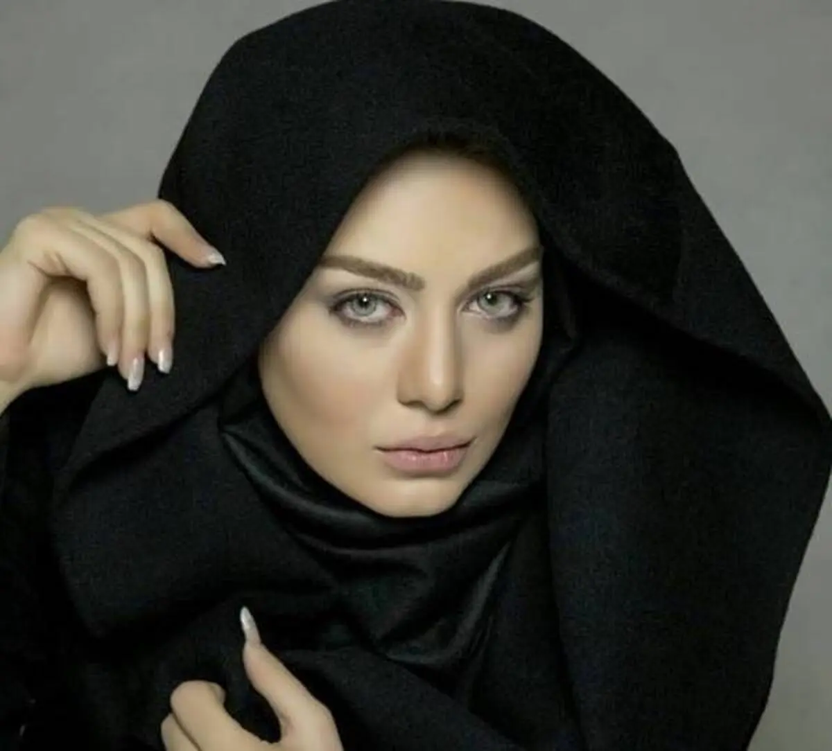 عکس صمیمی سحر قریشی در ماشین بازیگر پرحاشیه