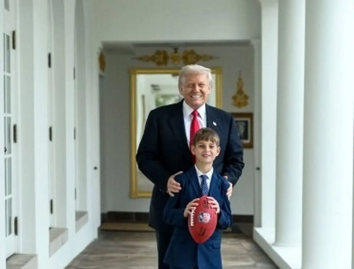 عکس دونفره ترامپ و‌ نوه ش در کاخ سفید