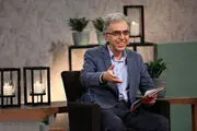 مجری جنجالی:وزیری در گوشم گفت از من تندتر انتقاد کن؛ انتقاد کردم، ناراحت شد!