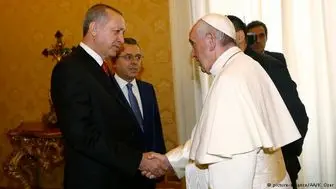 پاپ کتاب «فرشته صلح» را به اردوغان هدیه داد
