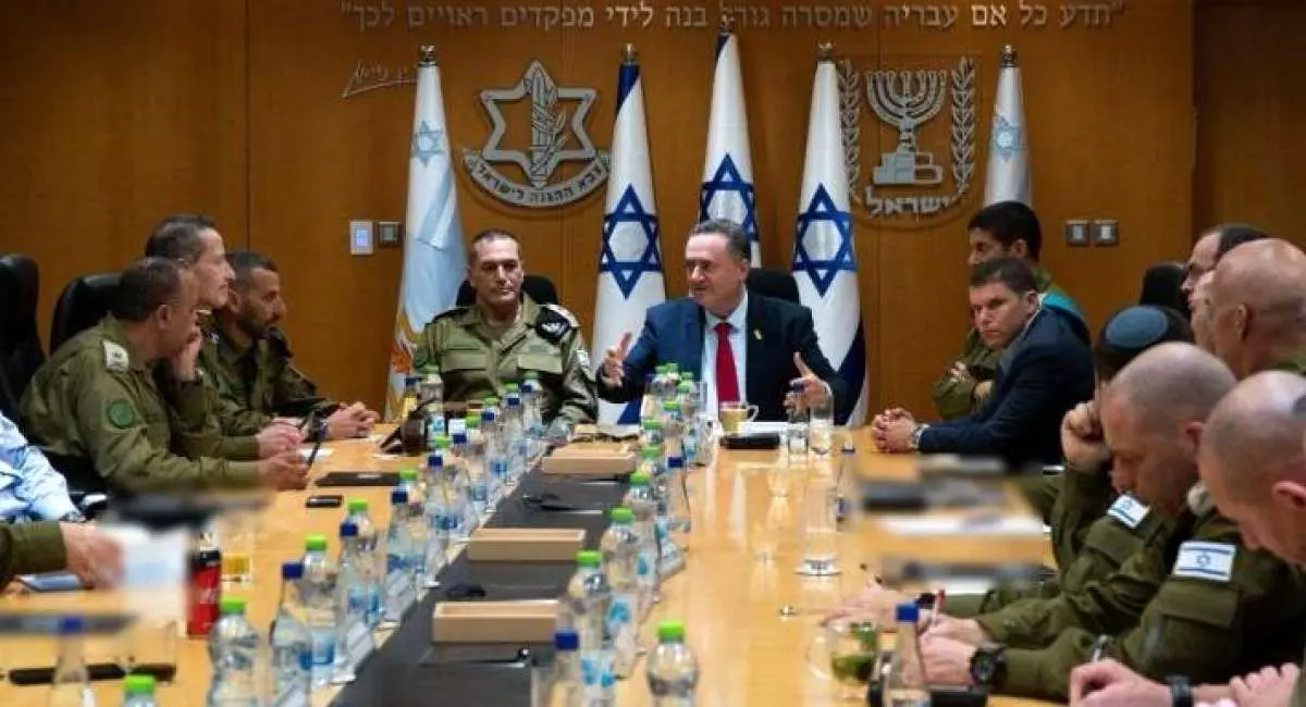 وزیر جنگ اسرائیل، دهان فرماندهان را دوخت
