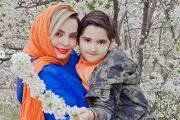 لبخند زورکی پسر سپیده خداوردی در روز دانش آموز /عکس