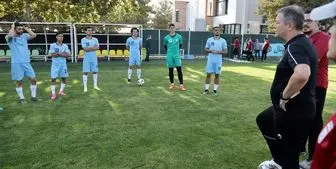 تمرین تیم ملی فوتبال ایران در هوای بارانی
