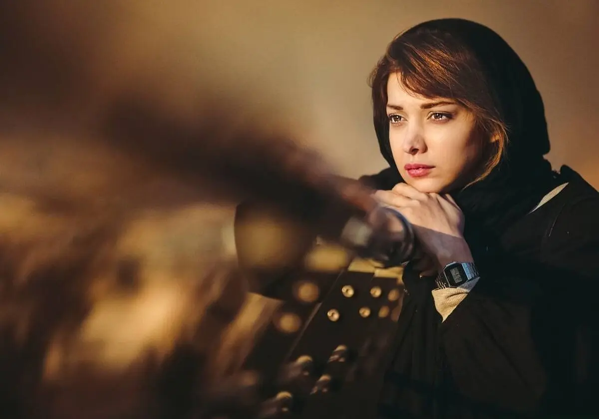 دخترک بدون ماسک روشنک گرامی /عکس