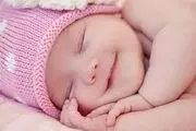 چرا نوزادان در خواب لبخند می‌زنند؟