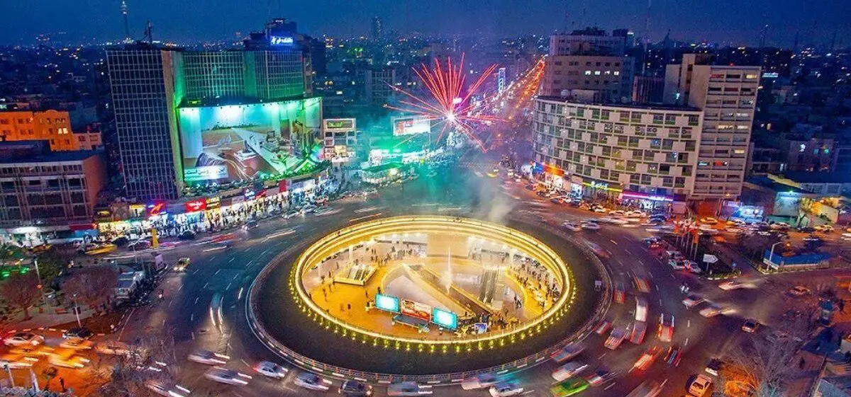رونمایی از دیوارنگاره جدید میدان ولیعصر/ عکس