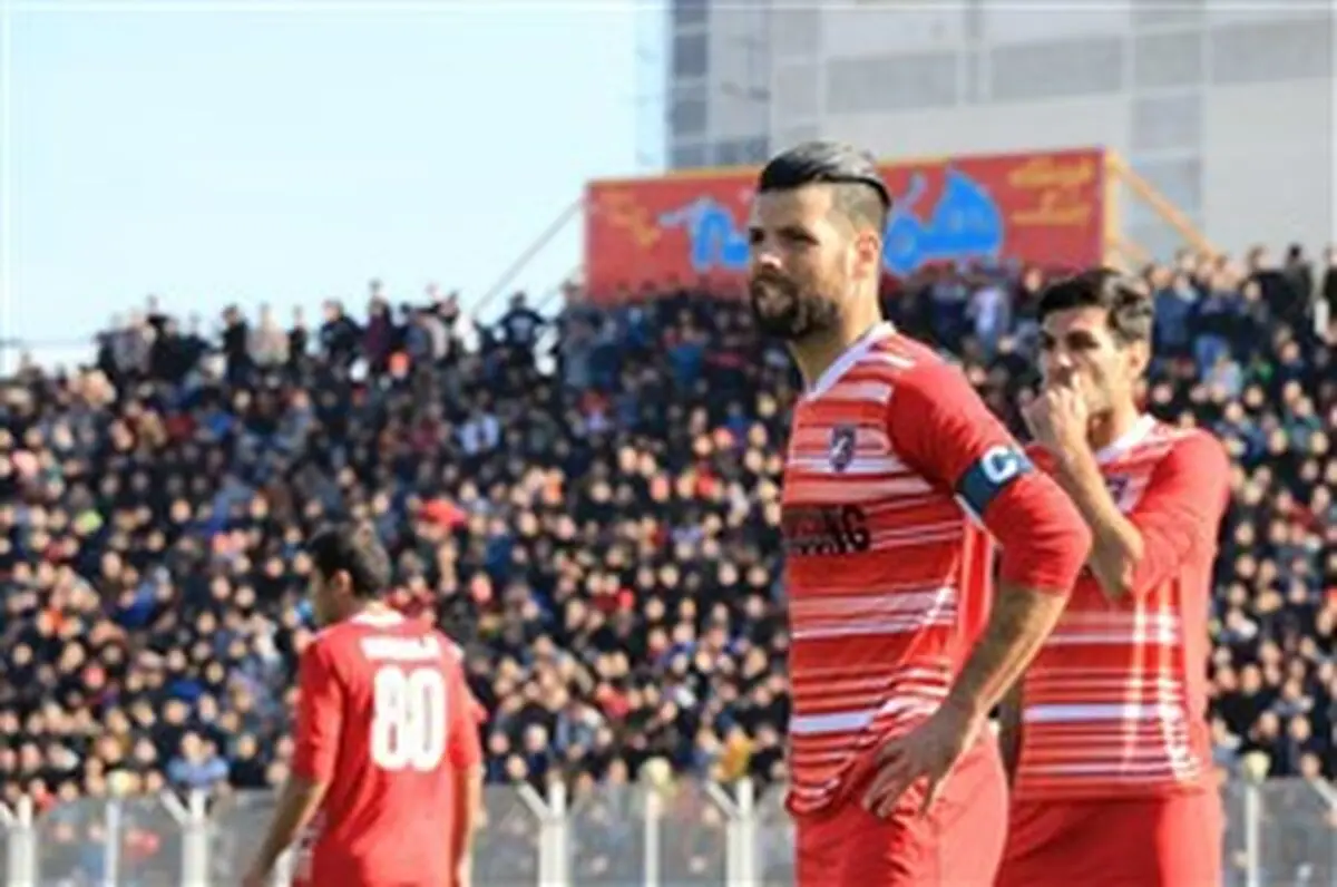 هواداران اهوازی عباس‌زاده را تهدید کردند
