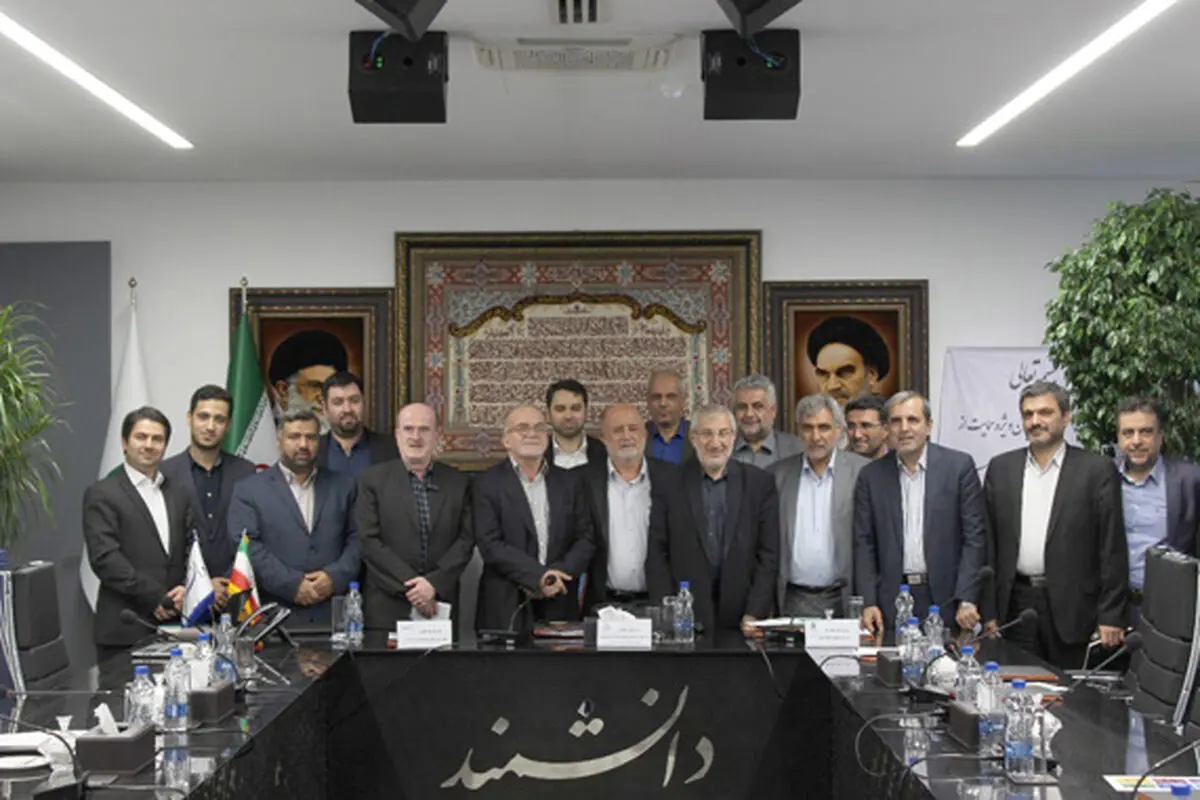 نشست مشترک کمیسیون ویژه حمایت از تولید ملی و مدیران ارشد بنیاد مستضعفان برگزار شد