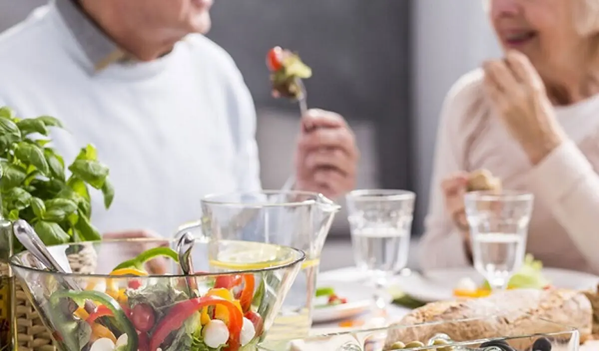 چه زمانی شام بخوریم، بهتر است؟