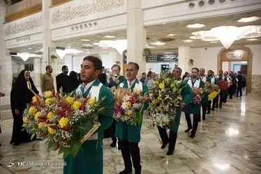 گل آرایی ضریح مطهر حضرت معصومه(س)/ گزارش تصویری 