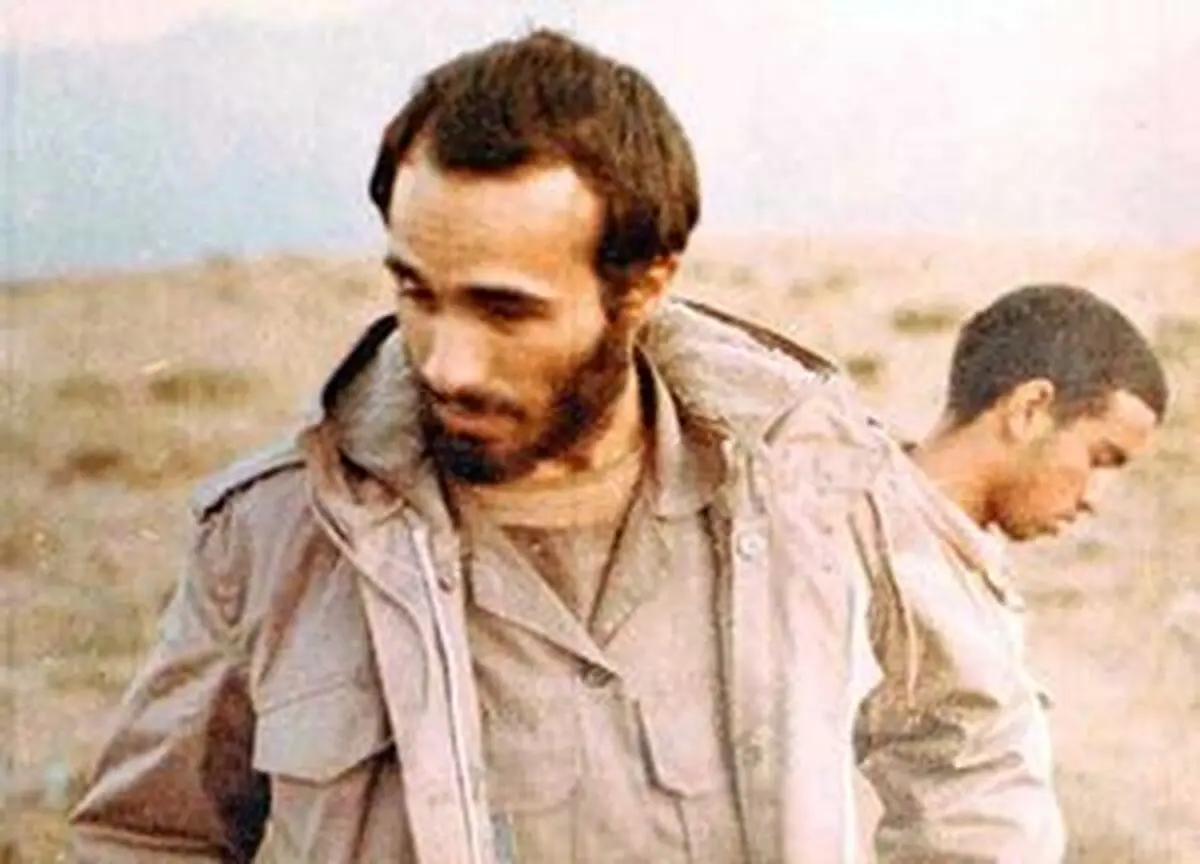 فرمانده‌ای که نیمی از بدنش در باتلاق فرو رفت