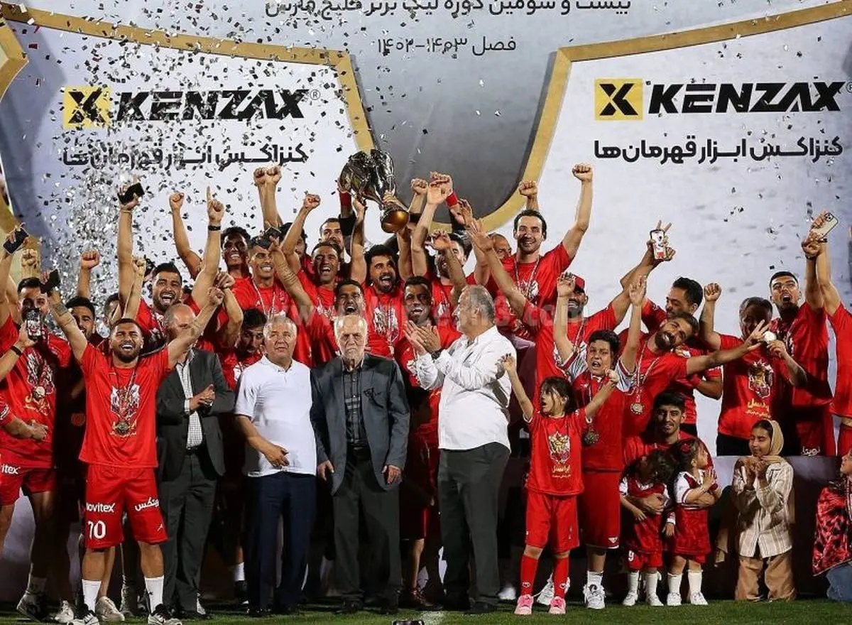 مراسم اهدای جام قهرمانی به پرسپولیس +فیلم