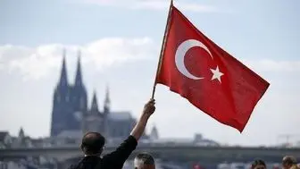تیراندازی پلیس ترکیه به مردم در پی اعلام قرنطینه/ فیلم