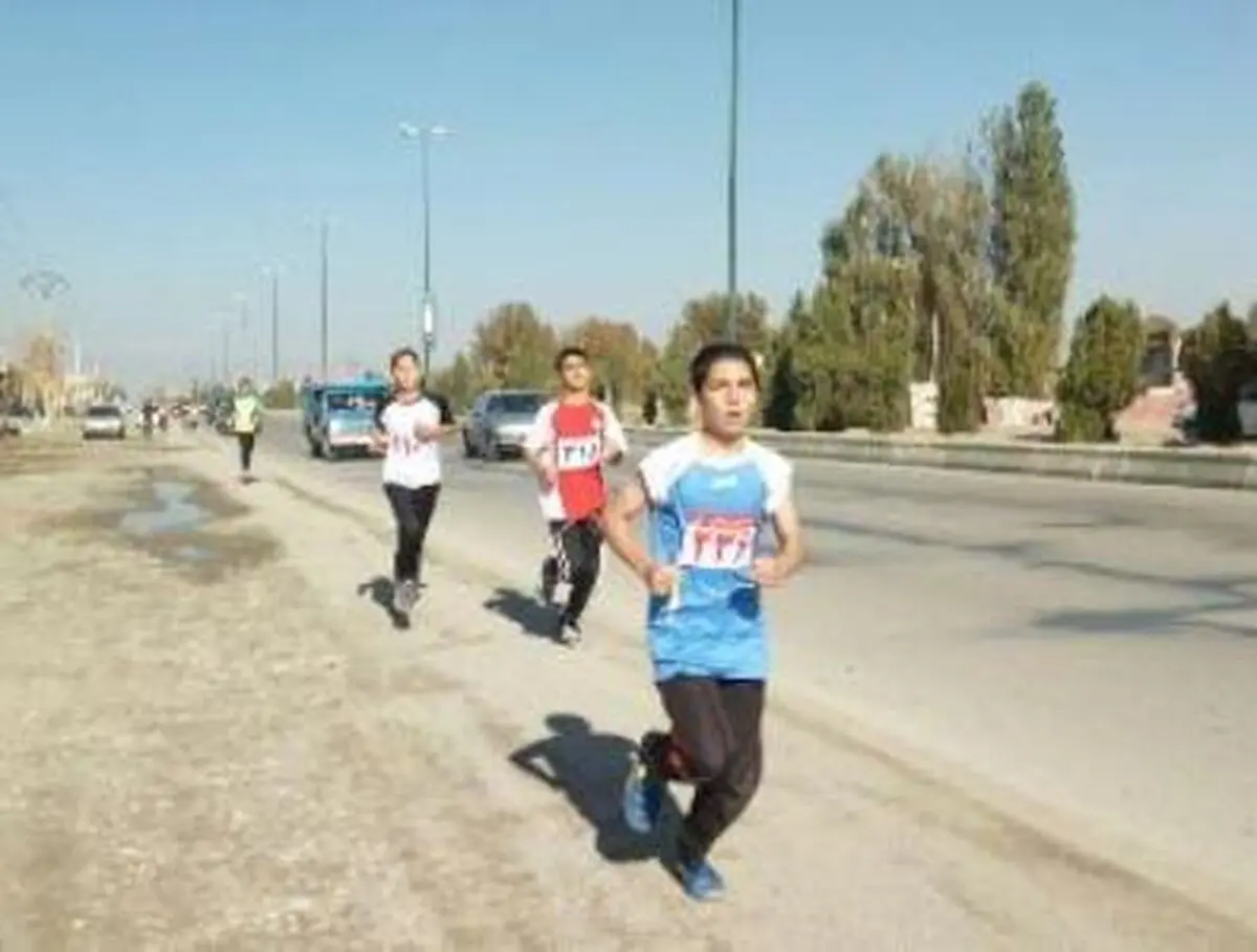 قهرمانی همدان در مسابقات دوی صحرانوردی 