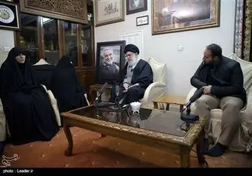 حضور رهبر معظم انقلاب در منزل شهید حاج قاسم سلیمانی