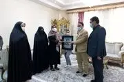 دیدار رییس کمیسیون سلامت، محیط زیست و خدمات شهری شورای شهر تهران با خانواده شهید آتش نشان محسن روحانی