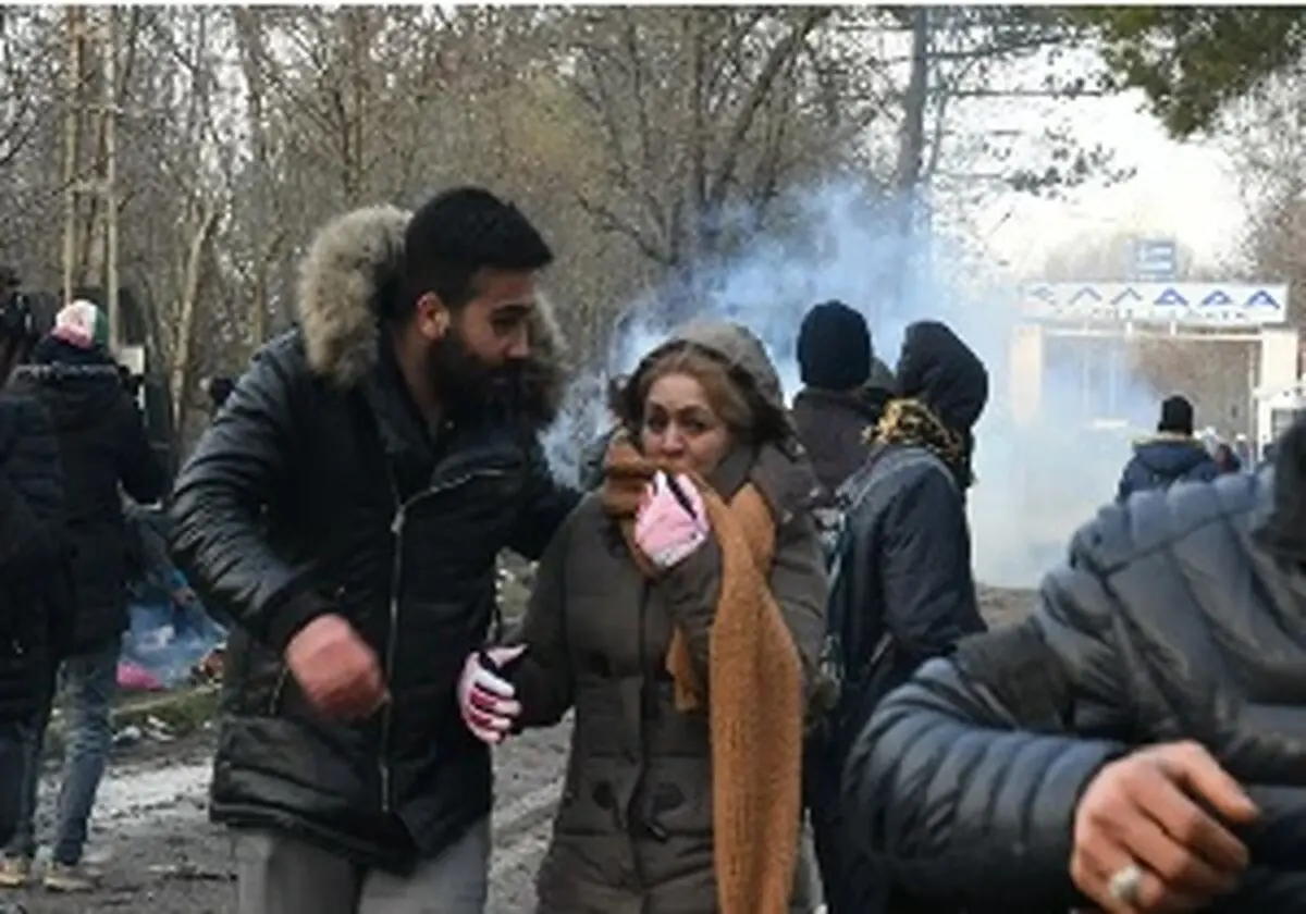 رفتار خشونت آمیز پلیس یونان با مهاجران 