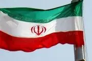 اهتزاز بزرگترین پرچم ایران در بندرعباس + عکس