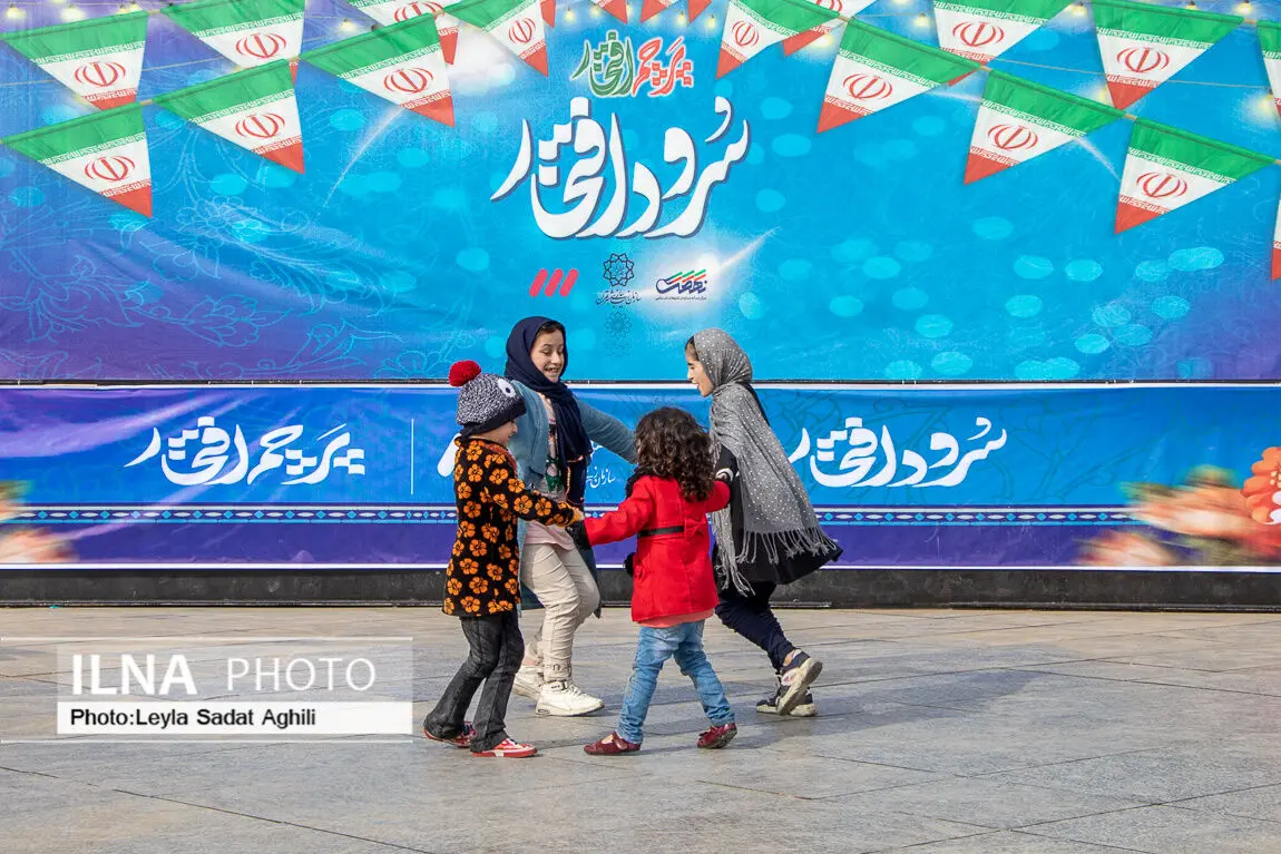 پویش پرچم افتخار در چهل و سومین سالگرد پیروزی انقلاب اسلامی/گزارش تصویری